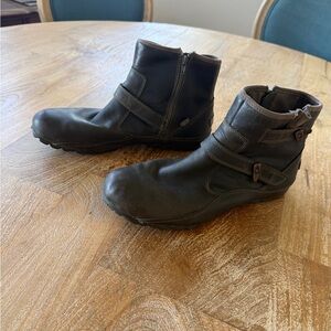 Merrell Goose Weatherproof Women’s Performance Boots